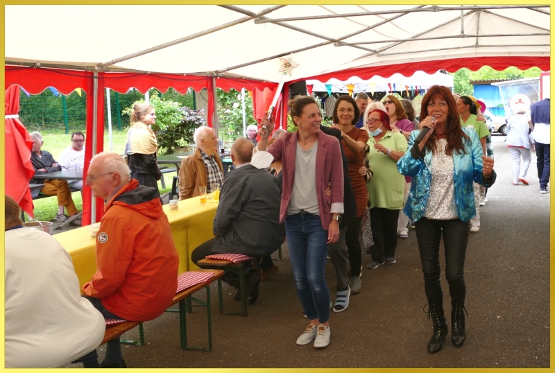 Polonaise mit Marina beim Strandfest.