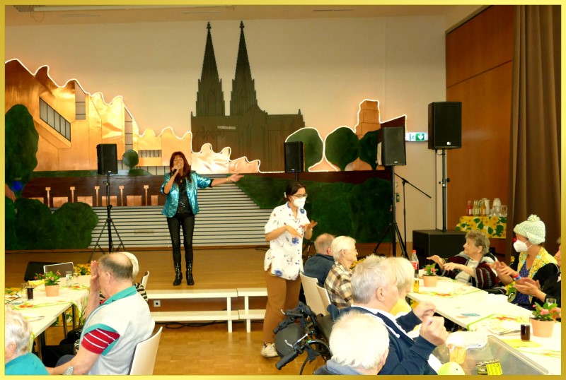 Schagers�ngerin Marina steht auf der gro�en B�hne