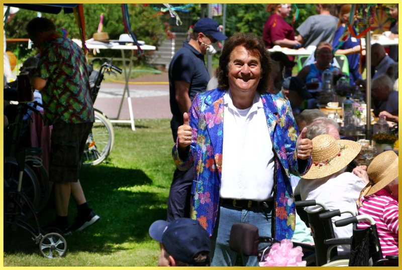 Sommerfest in gro�er Gartenanlage