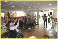 Marina singt im Saal