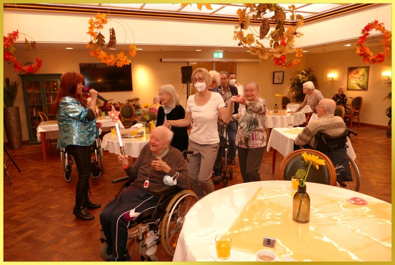 Herbstfest mit Bl�ttern geschm�ckt.