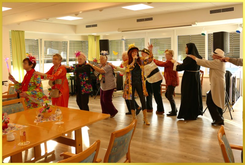 Polonaise im Karnevalskost�m