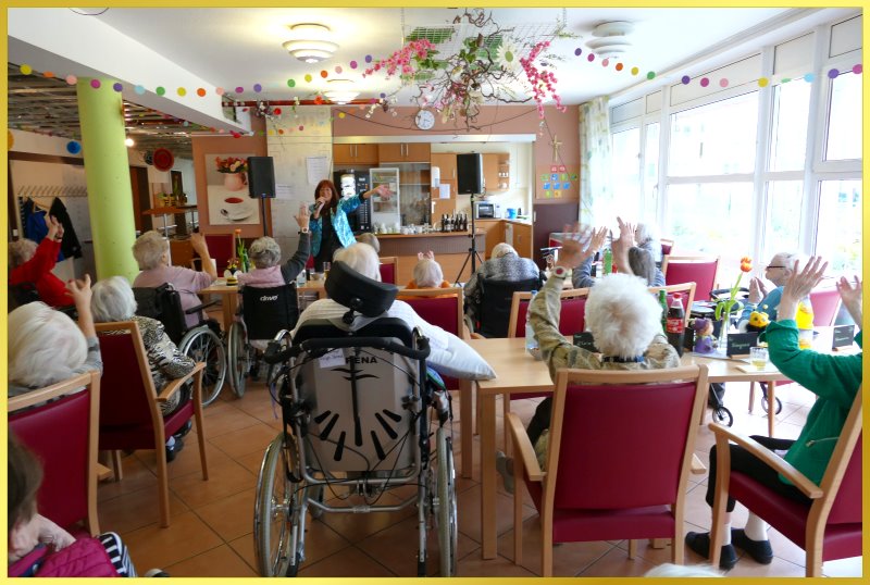 Fr�hlingsfest mit Liveshow.