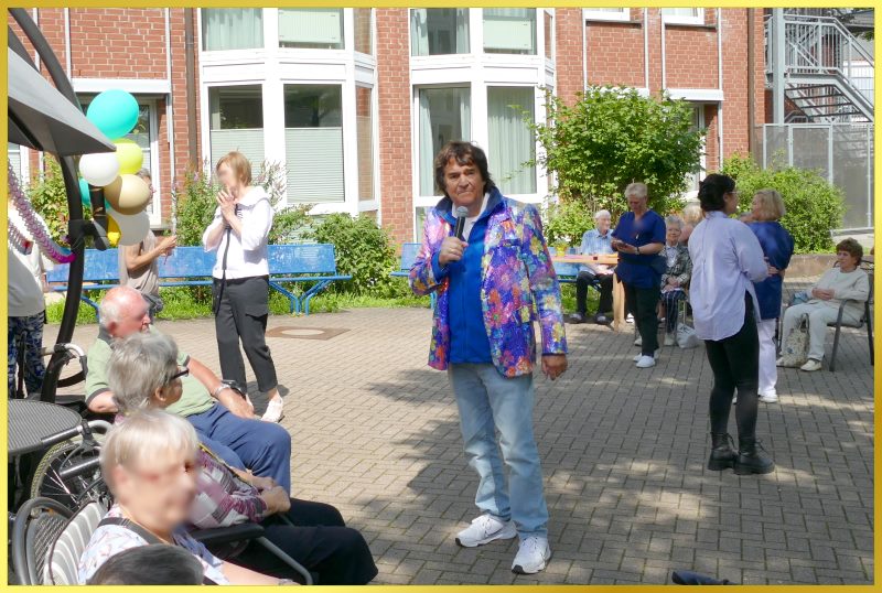 Schatzi IAN singt mit zus�tzlicher Jacke an.