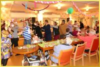 Hier fliegen gleich de L�cher...