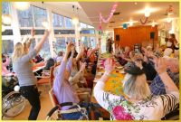 Winke winke, Senioren winken mit.