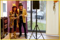 Schatzi und die Schlagerpiratin Ganzportrait.