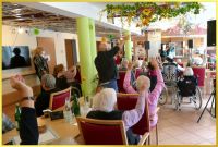 Und mal wieder alle die H�nde zum Himmel.