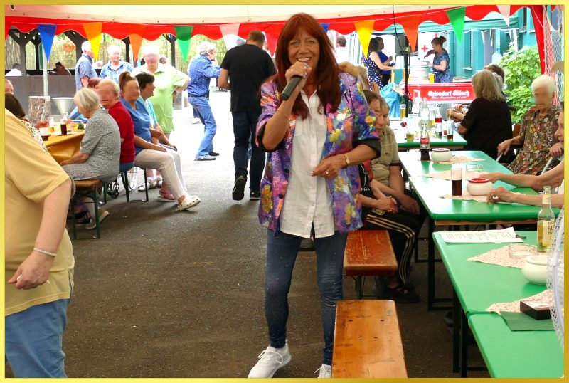 Sommerfest mit Regenunterbrechung.