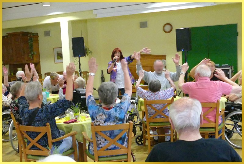 Alle H�nde hoch und winke winke.