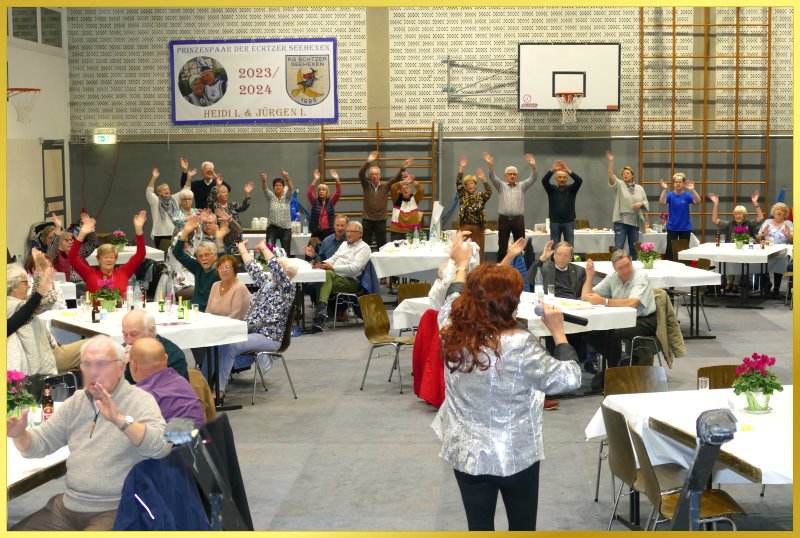 Auftritt in einer Turnhalle.