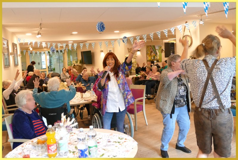 Die H�nde hoch zum OKtoberfest.