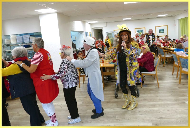 Karnevals Polonaise mit S�ngerin Marina.