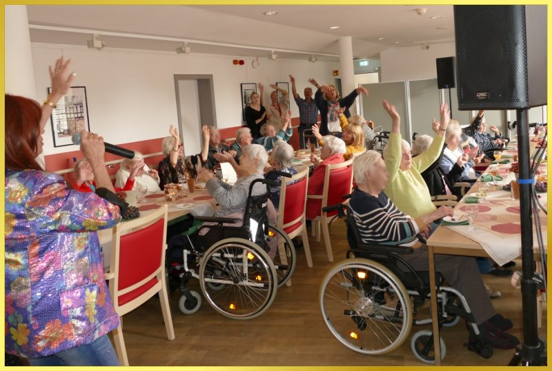 H�nde hoch und mitgefeiert.