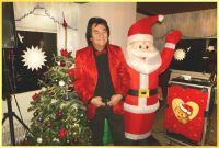 Aufblasbarer Weihnachtsmann und Ian.