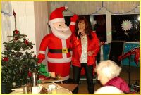 Schlagerpiratin singt Weihnachtslieder.