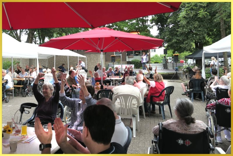 Schlagerpiratin auf der gro�en B�hne.