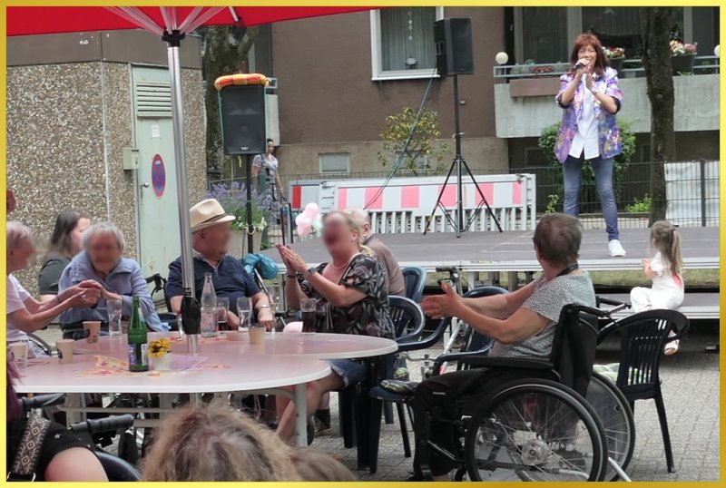 Singende Marina auf der Sommerfest-B�hne.