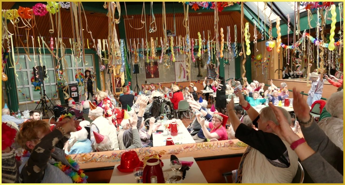 Geschm�ckter Saal f�r Karnevalsfeier.