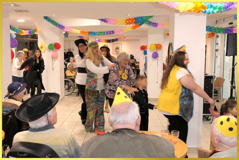 Karnevalssitzung. Alles geschm�ckt.