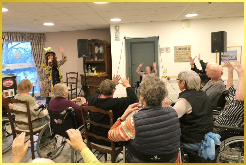 Seniorenheim Feier mit Schlagerpiratin.