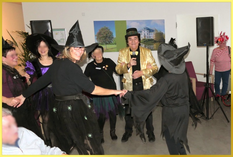 Schatzi umringt von netten Hexen.