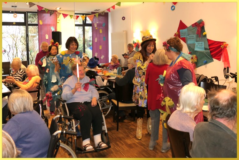 Polonaise mit Rollstuhl.