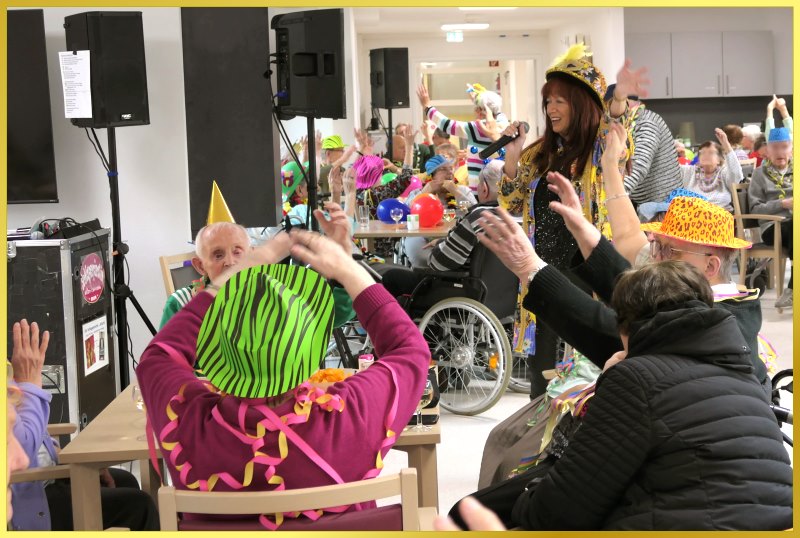 Karnevalsgru� mit Handbewegung