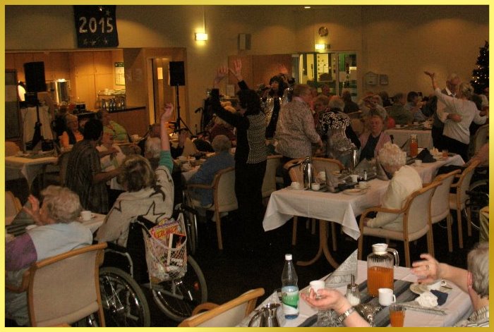 Silvesterfeier mit Schlagerpiratin im Seniorenzentrum.