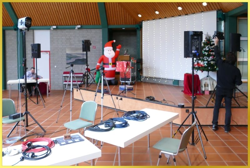 Schatzi Ian stellt die Scheinwerfer ein.