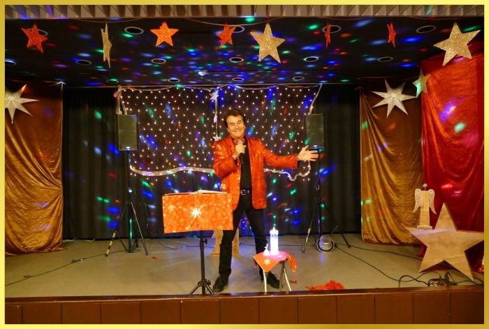 Ian auf der Weihnachtsb�hne.