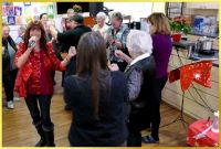 Die Schlagerpiratin singt Weihnachtslieder und mehr.